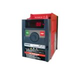 Toshiba VFnC3S-2007PL Frequenzumrichter (0,75 kW) mit digitaler Anzeige und roten Seitenteilen