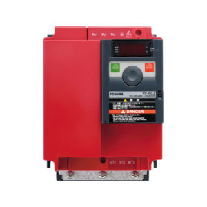 TOSHIBA Frequenzumrichter VF-nC3 mit 4 kW Nennleistung, kompaktes Design in roter Gehäusefarbe, geeignet für 3-phasige Netzversorgungen und industrielle Anwendungen.