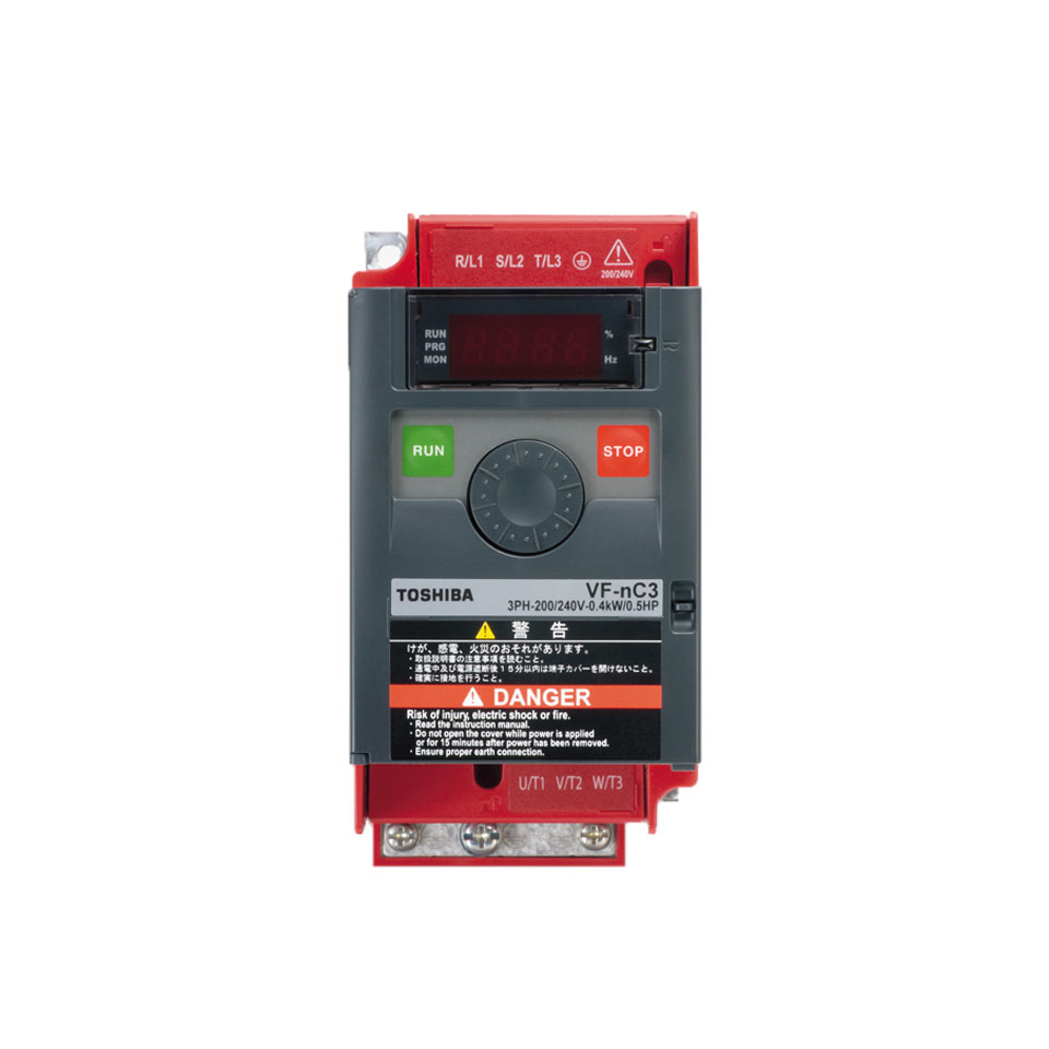 Toshiba VF-NC3 Frequenzumrichter – Frontansicht mit Display.