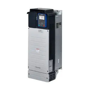 Toshiba VF-AS3 Frequenzumrichter für Industrie, stellvertretend für die Modelle VFAS3-4220PC, VFAS3-4300PC und VFAS3-4370PC, Abmessungen 210 mm Breite, 660 mm Höhe, 268 mm Tiefe, Gewicht ca. 28 kg, mit Display und Bedienfeld.