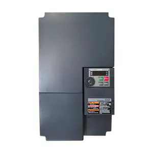 Das Foto zeigt den TOSHIBA VFS15-4150PL-W1 mit 33 A Nennstrom und 15 kW Nennleistung bei 3-phasiger 400V-Versorgung.