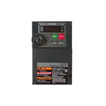 TOSHIBA Frequenzumrichter VF-S15, Modell VFS15S-2007PL-W1, mit LED-Anzeige und Steuerbedienfeld für 1-phasige 200–240 V Netzspannung und 0,75 kW Motorleistung.