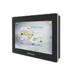 Schrägansicht des 10,1″-HMIs mit schwarzem Rahmen und kratzfester Glasfront; der Screen zeigt mehrere Prozess-Screens gleichzeitig.