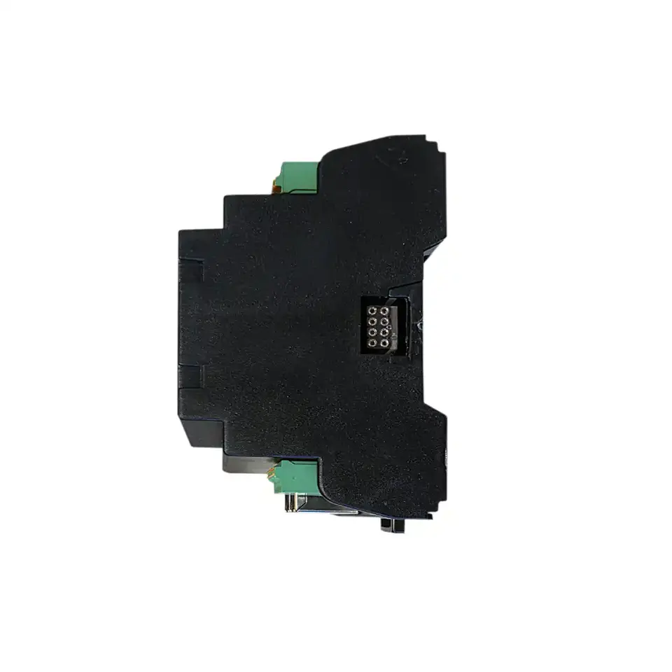 Seitliche Ansicht des EAP Electric B03 mit Systembus-Steckverbinder zum direkten Anreihen von MODUL-2020-Erweiterungen.