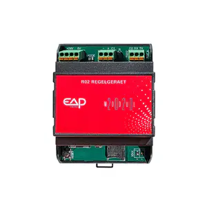 Frontansicht des EAP R02 Regel-/Steuergeräts (MODUL-2020) im 45-mm-Reihenbausystem mit roter Front, integrierter Linux-CPU und Steckklemmen für 24 V, RS-485 und RS-232.