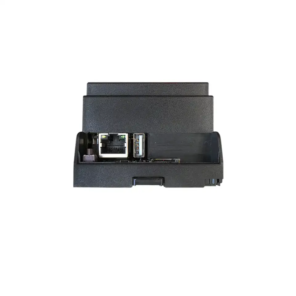 EAP Electric R02, Unterseite mit frei zugänglichem RJ45-Ethernet, USB-A, Micro-SD und Reset-Taster.