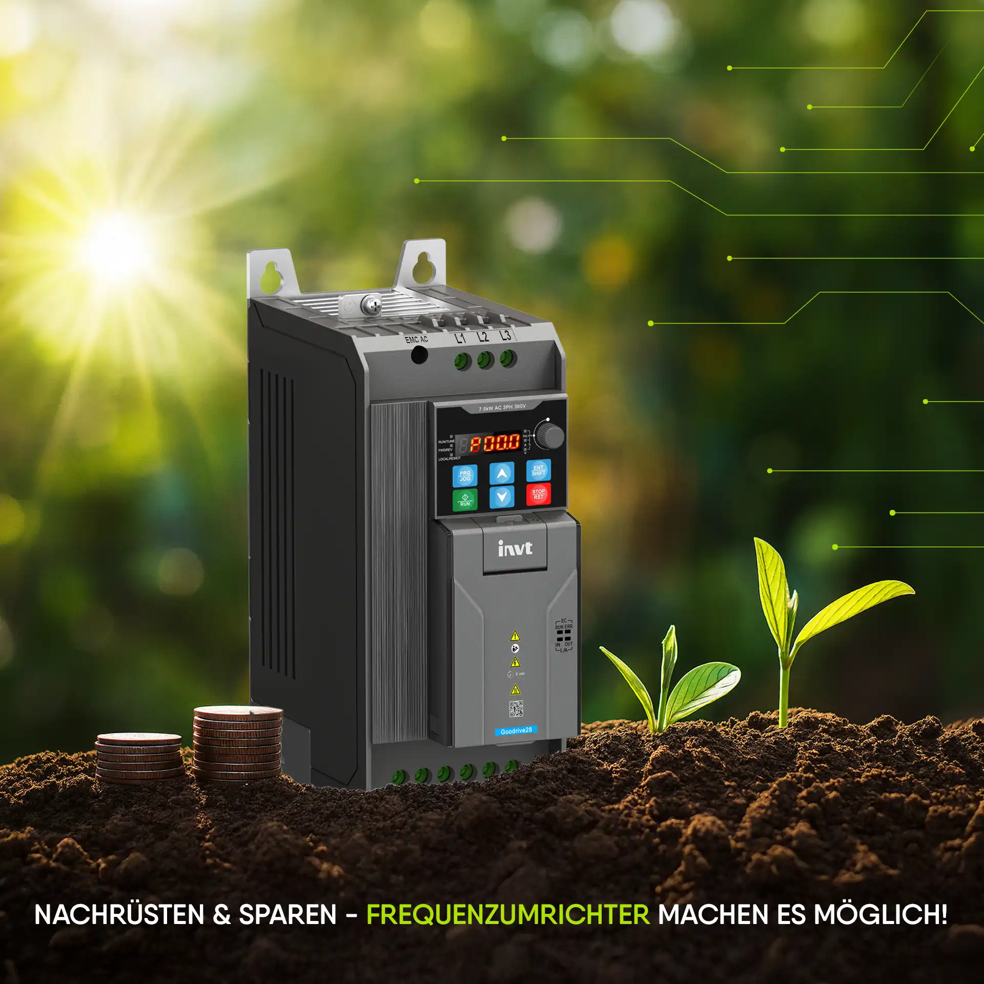 Frequenzumrichter auf Erde neben jungen Pflanzentrieben und Münzstapeln im Sonnenlicht – Symbol für Energieeinsparung durch Nachrüstung.