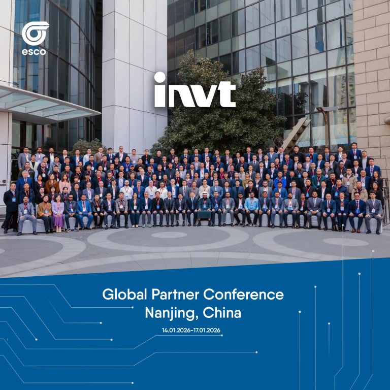 Gruppenfoto internationaler Partner von INVT bei der Global Partner Conference 2025 in Nanjing, China, mit Teilnahme von ESCO Antriebstechnik aus Deutschland