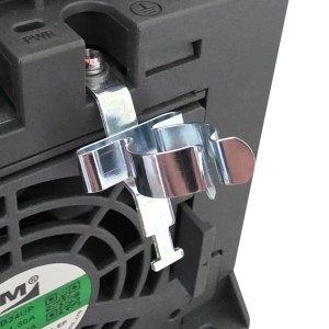 EMV-Schirmklammer 17–22 mm am INVT GD28 Frequenzumrichter montiert